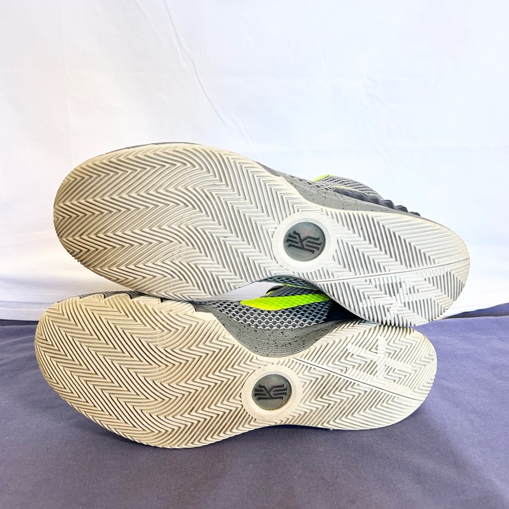 Nike Kyrie 1 Grey/Green size 10.5 *RARE* MEN’S BASKETBALL SHOES - Picture 7 of 9